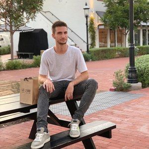 Meet your Posher, Casey